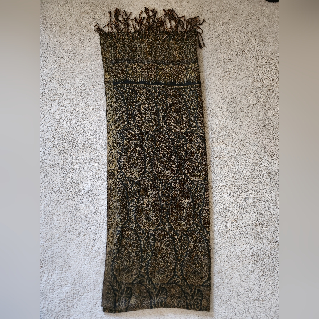 Kashmir Shawl Women